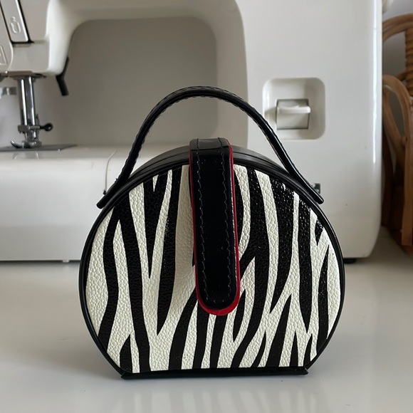 Other - Zebra jewelry holder